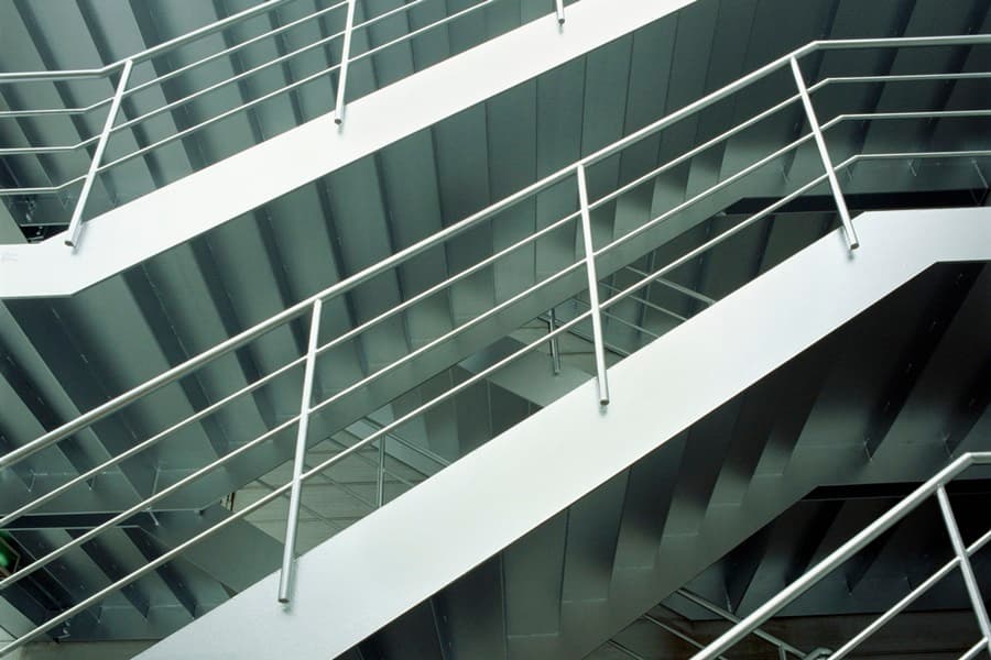 Woman Gets Head Stuck In Railings During Stairwell Sex… Boyfriend Runs Off
