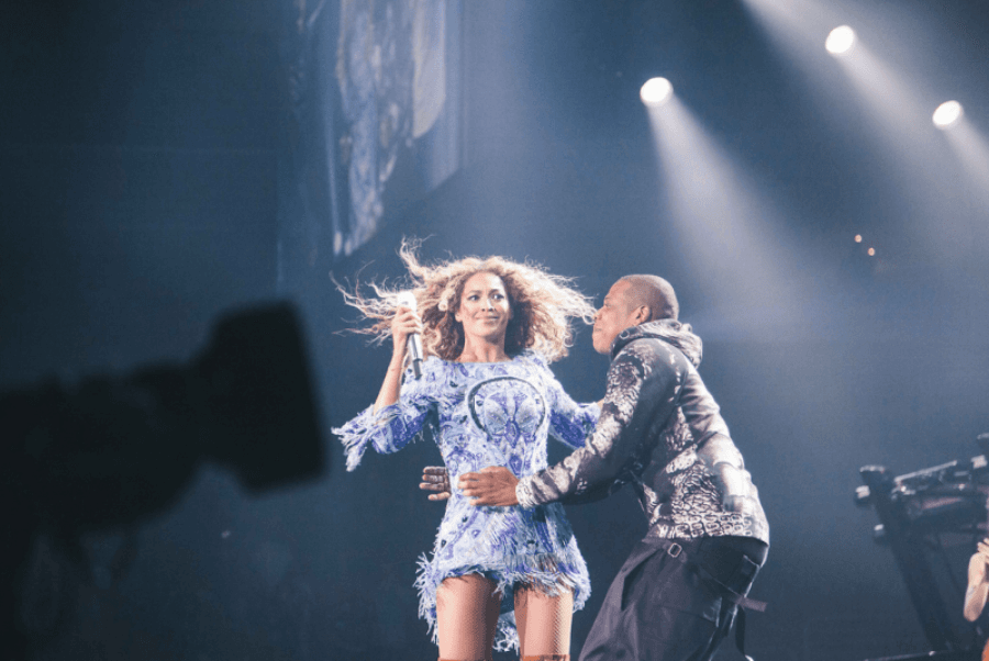 VIDEO – Jay Z Runs On Stage Out Of Nowhere To Give Beyoncé A Kiss