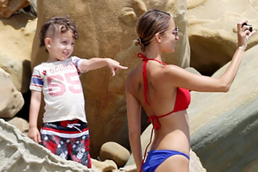 PICTURE – Nicole Richie Shows Off Bikini Bod On Holidays