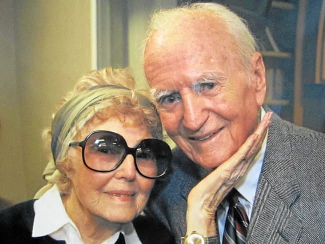 Real Life Notebook Story: Childhood Sweethearts Die One-Day Apart