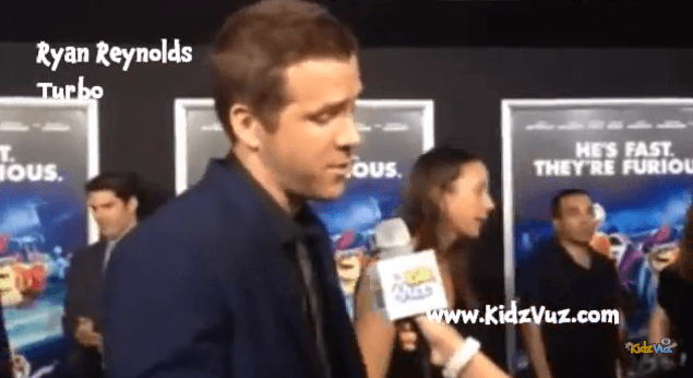 VIDEO – Ryan Reynolds Interviewed By 10-Year-Old On The Red Carpet