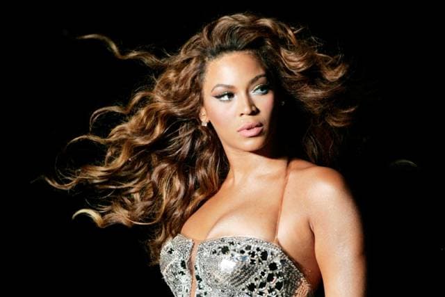 Before and After: 10 Celebrities Who’ve Been Hanging with the Photoshop Fairy