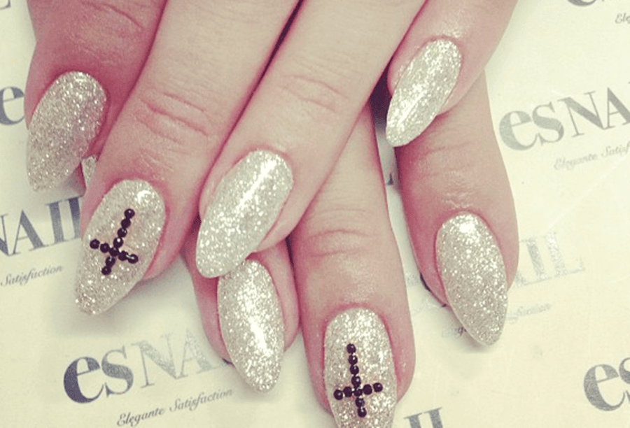 PICTURE: Kelly O Shows Off Nails and Sparkler On Twitter