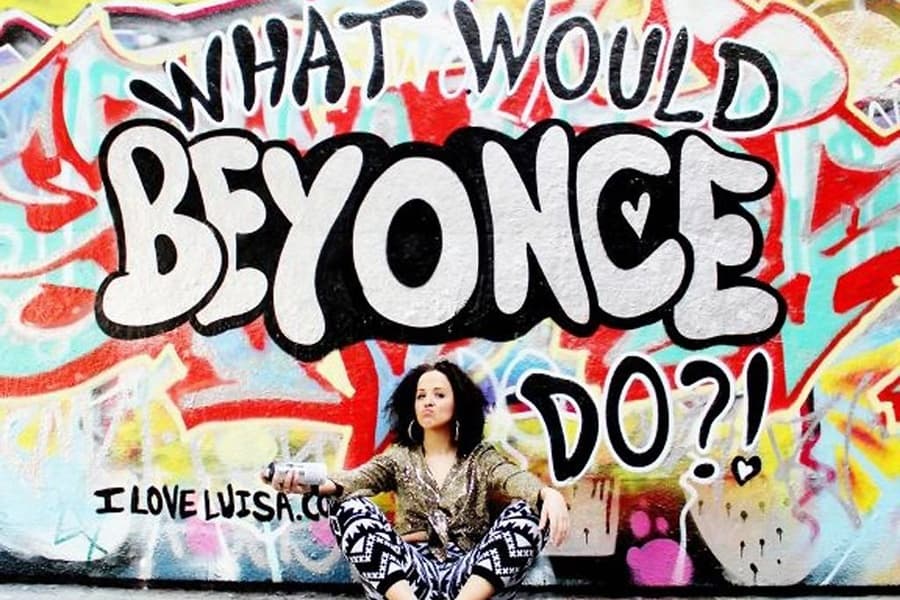 INTERVIEW – “I Sought It Out” Her.ie Catches Up With Comedienne Luisa Omielan Ahead Of Her Vodafone Comedy Festival Gig
