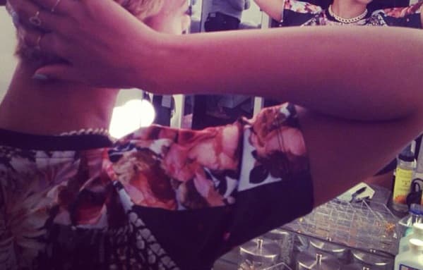 Getting the Chop: Beyoncé Shows off Stunning New Blond Pixie Cut