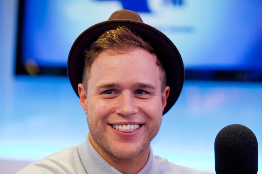 PICTURE – Olly Murs Dresses Up As Kylie, Gold Hot Pants And Everything