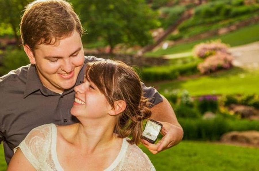 Say Cheese: Guy Proposes To Girlfriend During Pretend Photo Shoot