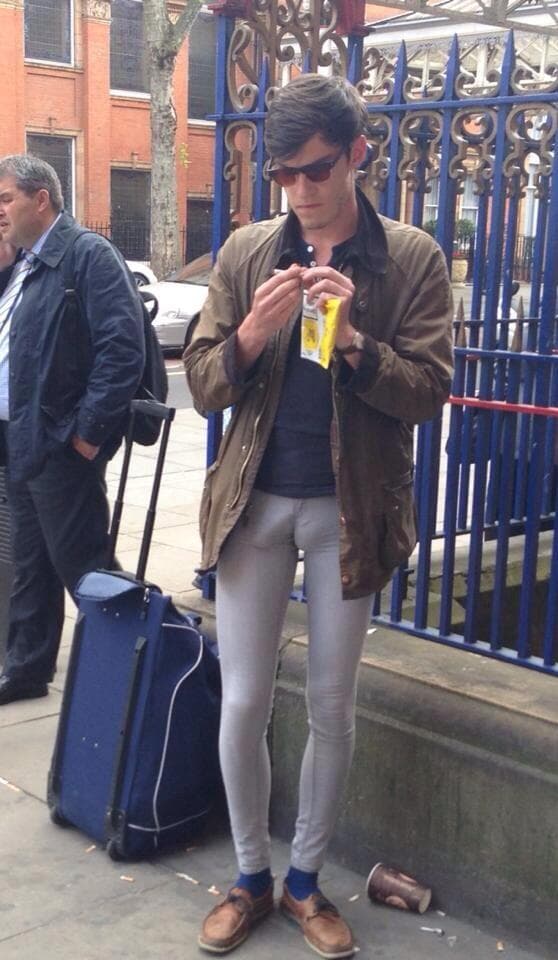 PICTURE: Does My Bulge Look Big In These?