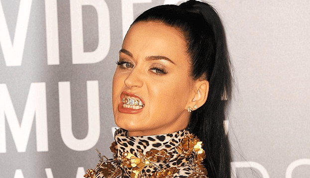 Very Bling: Katy Perry Roars On The Red Carpet