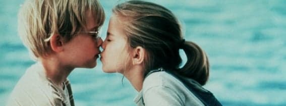 ‘The Washing Machine’ – The 7 Types Of First Kiss We’d All Rather Forget