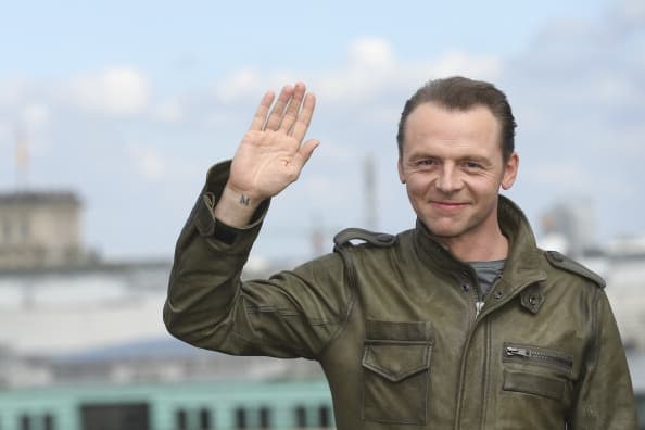 Video – Simon Pegg Brilliantly Pranks the Cast of Star Trek Into Darkness
