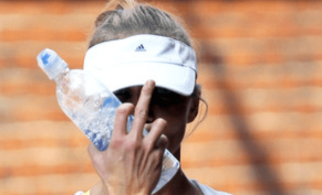 PICTURE: Actress Gives Paparazzi The Most Discreet One Finger Salute Ever