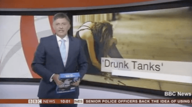 VIDEO: Epic Fail – BBC Newsreader Mistakes a Stack of Paper for an iPad