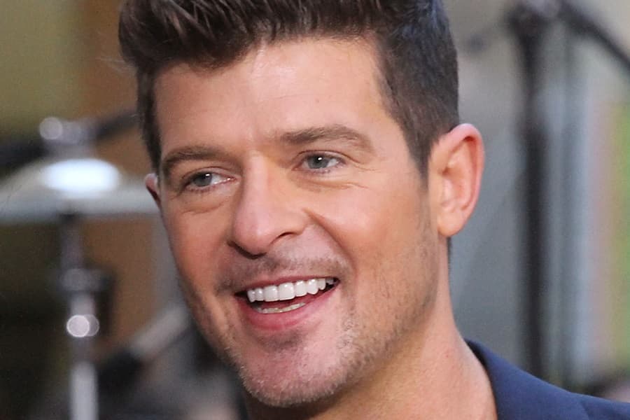 Those Are Some Blurred Lines: Woman Claims Robin Thicke Wanted To Bed Her