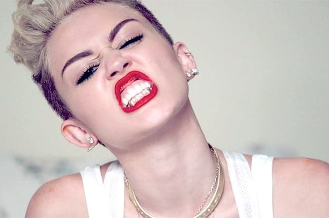 Video: Miley Tones It Down For Saturday Night Live