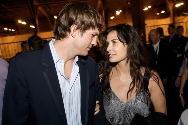 It’s All Over! Demi And Ashton Finally Sign Divorce Agreement