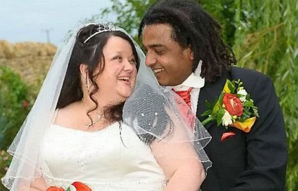 “I’ll Never Forget How we Met”: Married Couple Who Met at Bus Shelter Given Sign from Stop