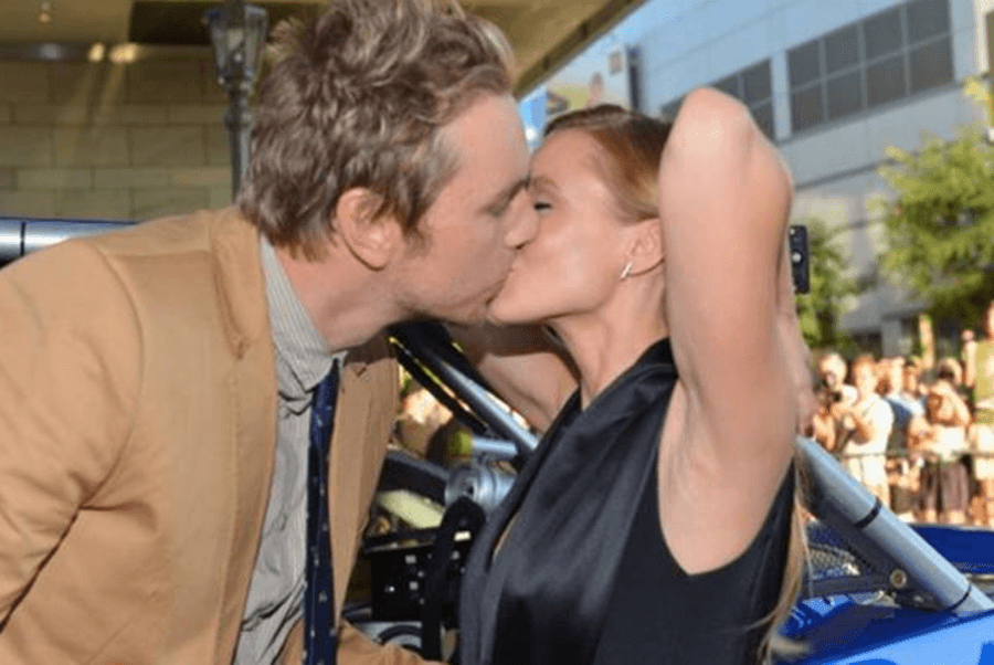 Actress Marries Beau In “No-Frills Ceremony”