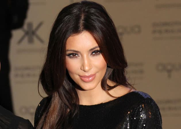 “You Want Your Guy To Think You’re Really Hot” – Forget The Selfie As Kim Models For Lipsy