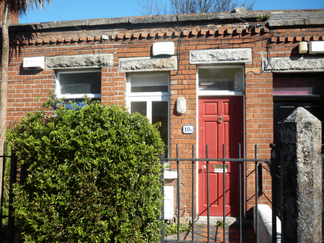 Just Over 6ft Wide, The Narrowest House In Ireland Sells For €136,000