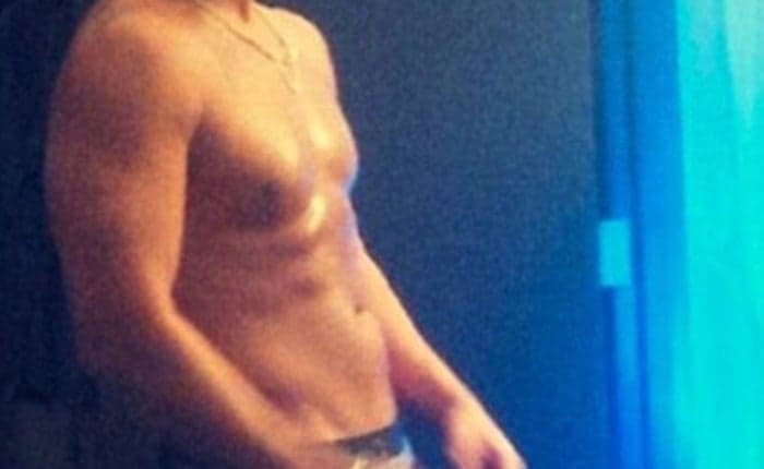 PICTURE: Singer Shows Off Buff Bod In Instagram Snap