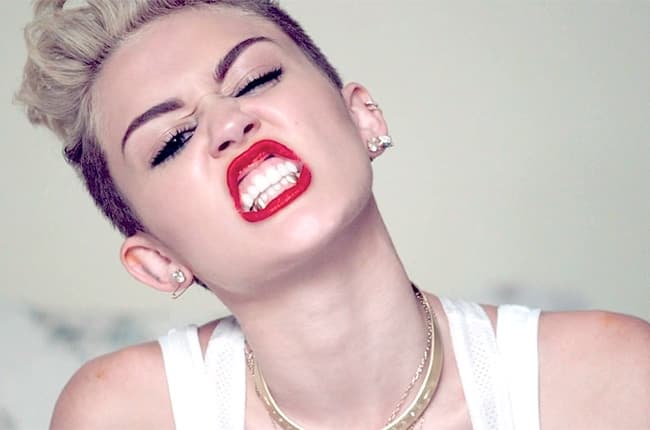 PICTURE – Miley Shares A Photo Of Herself In The Shower Ahead Of Her EMA Performance Tonight