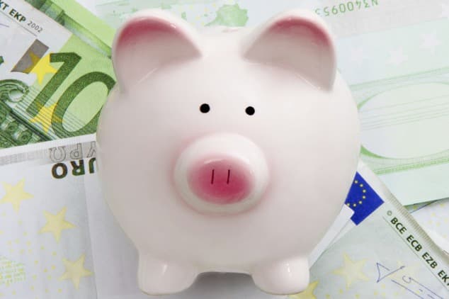 How To Save Money This Christmas – Top Tips for Saving This Festive Season