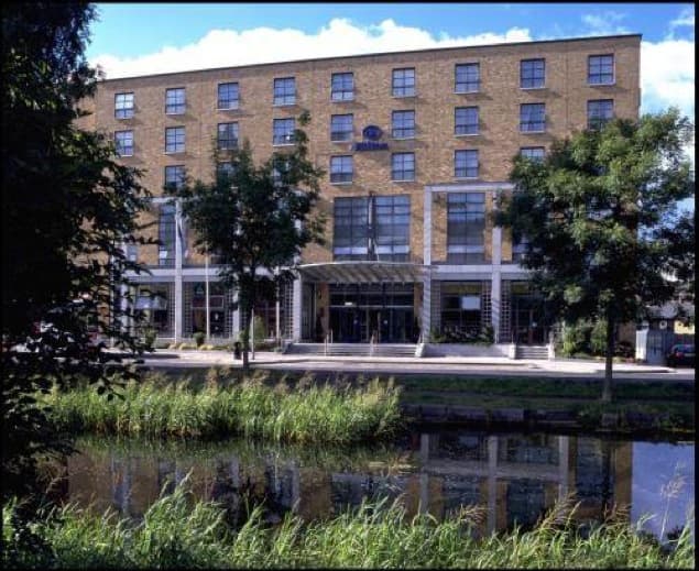 VIDEO: All This Dublin Hotel Wants for Christmas Is You