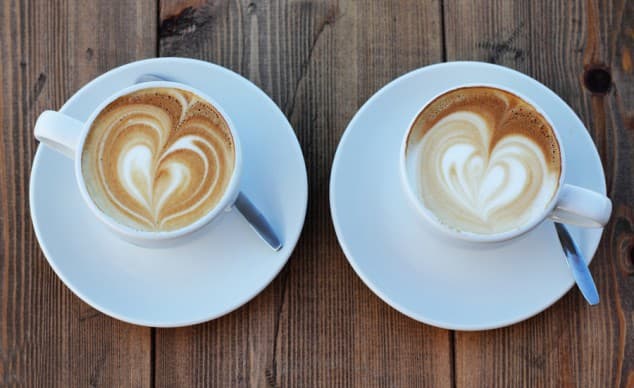 Photo: French Café Gives Discount to Polite Customers
