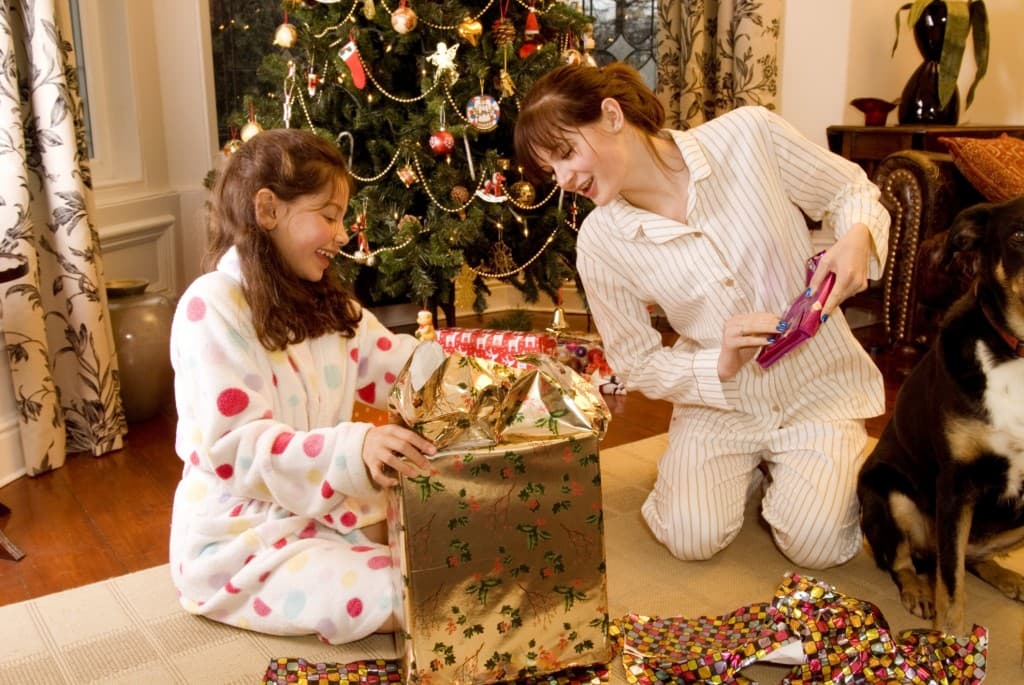 Santa’s Secrets – Parents Spend More Money on Girls Than They Do On Boys