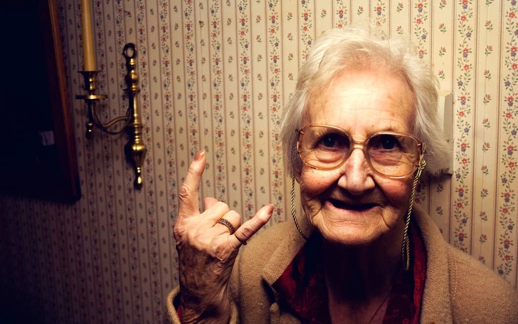 Don’t Hold Back – What An Irish Granny Would Tell These Selfie-Loving Celebs