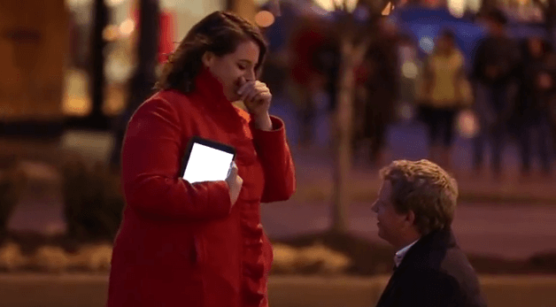 VIDEO – Man Proposes To His Girlfriend With The Help Of “Dots”