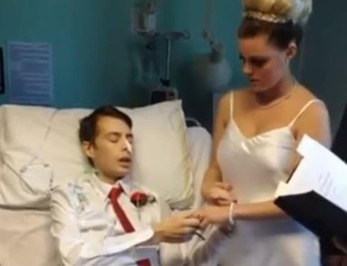 Young Couple Tie the Knot after Being Told His Bowel Cancer Is Terminal