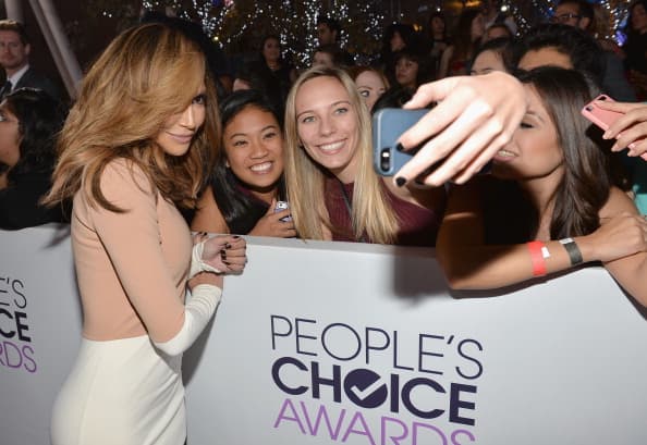 Photo: Glee Star Debuts New Lighter Look at the People’s Choice Awards