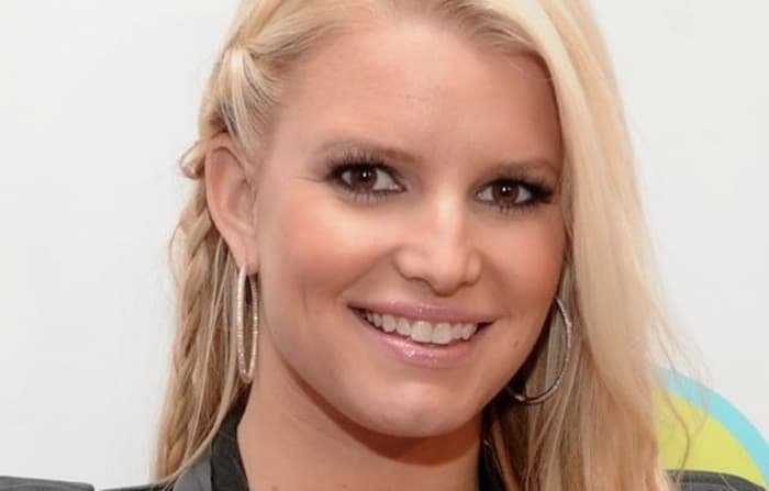 Jessica Simpson Joins Instagram… Posts Cute Family Snaps