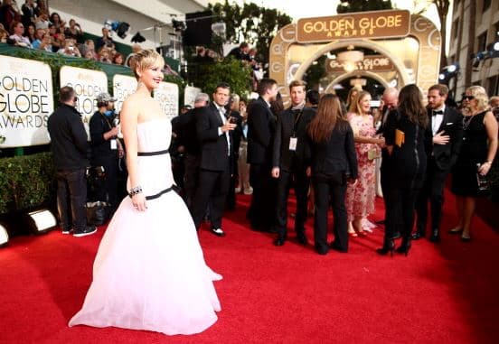 PICTURE: Jennifer Lawrence Photobombs Taylor Swift at Golden Globes