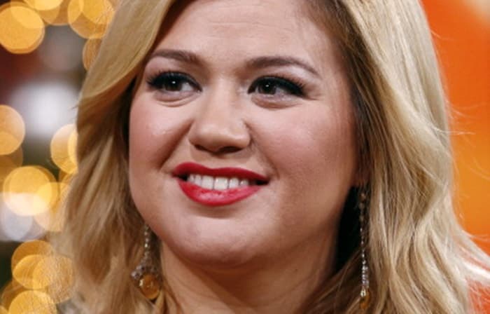 “I Knew It!” Kelly Clarkson Reveals Sex of Baby