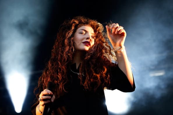 Westboro Baptist Church Plan to Picket Lorde – Who Urges Her Followers to Kiss Protestors