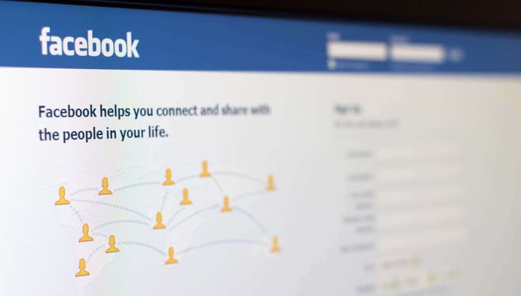 13 GIFs That Demonstrate Exactly How We Reacted To The Facebook Meltdown