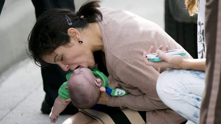 VIDEO: Fast Thinking Motorists Save Unconscious Baby By Roadside