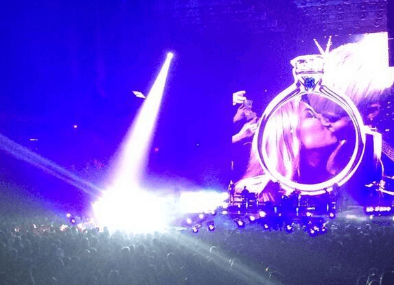 VIDEO: Adore You – Miley Cyrus Gets Shifty With Female Concert Goer
