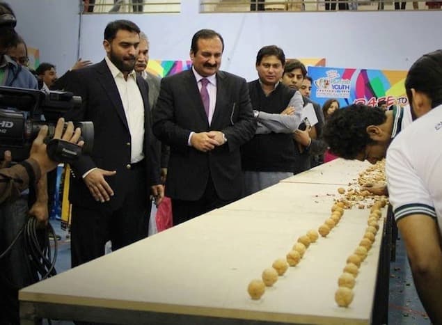 VIDEO: Martial Arts Expert Cracks 155 Walnuts With His Head