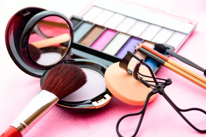 Pucker or Flutter? The Most Iconic Beauty Trend of All Time Is…