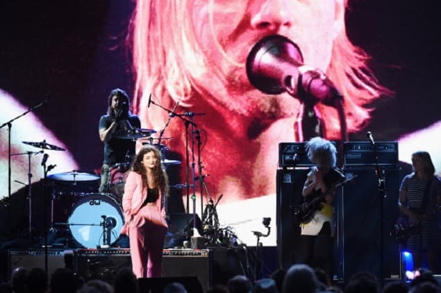 VIDEO: Lorde Covers Nirvana’s All Apologies at Rock and Roll Hall Of Fame Induction