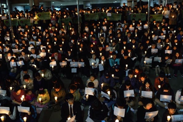 Death Toll Rises As Divers Search Sunken South Korean Ferry