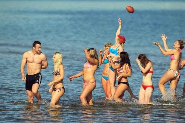 Tommy Bowe Proposes To Girlfriend Lucy Whitehouse Over Easter Break