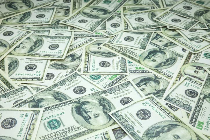 College Students Find $40,000 in Charity Shop Couch