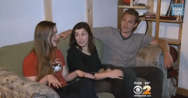 WATCH: Three Roommates Buy a Second-Hand Couch Finding $40,000 in its Lining… And Return Cash To Original Owner