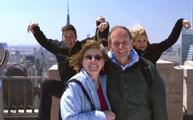 VIDEO: Jimmy Fallon And Cameron Diaz Give Masterclass In Photobombing
