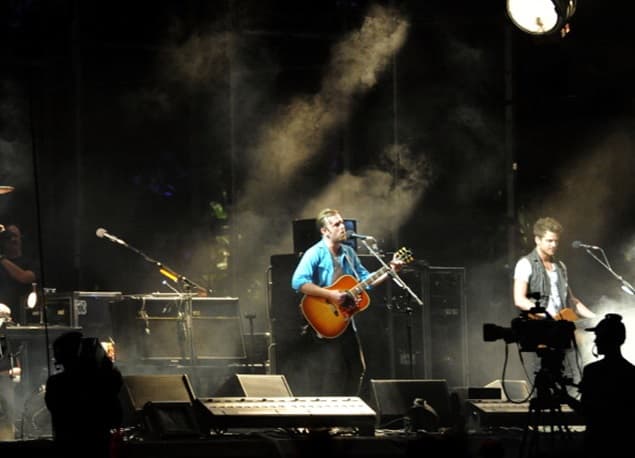 PICTURE: It’s Nothing… Just Two Of The World’s Coolest Bands Hanging Out Together
